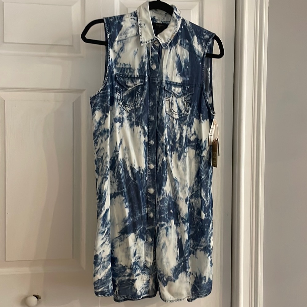 NWT. True Religion tie dye dress. Snap closures. Size Medium.
